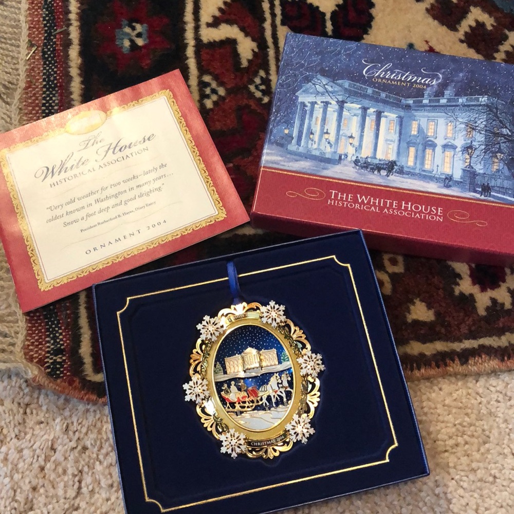 White House Christmas Ornament 2004